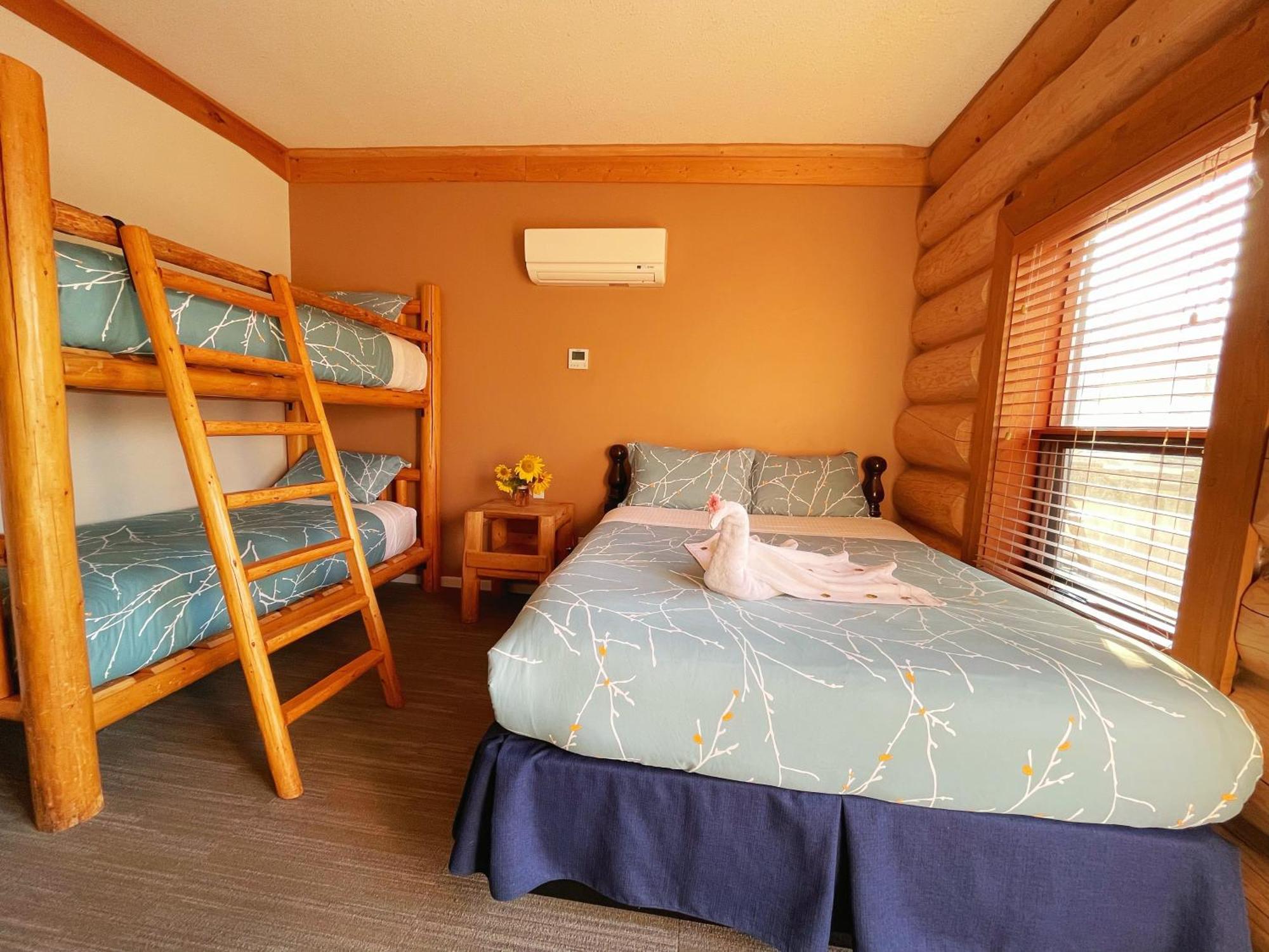 Bear's Claw Motel Cache Creek